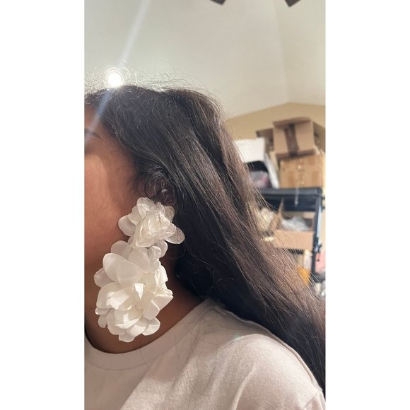 White flower earrings , huge feathered large Snow White big long fabric floral - Picture 4 of 5